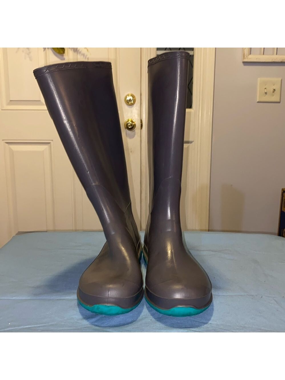 Women’s Kamik Rain boots sz.8 gray and turquoise, pre-owned